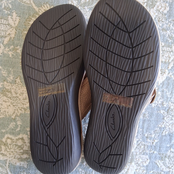 Clarks Artisan Floral Leather Wedge l Sandals Sz.8.5 Taupe Comfort Boho FP - Picture 10 of 17